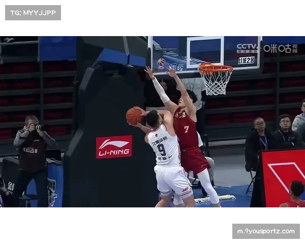 北京队进攻空间利用：赵睿突破分球与曾凡博外线投射的战术配合